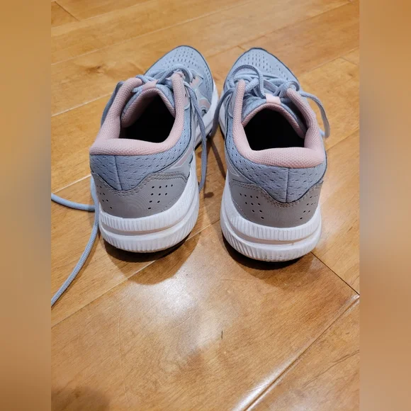 Asics running shoes - Picture 3 of 10